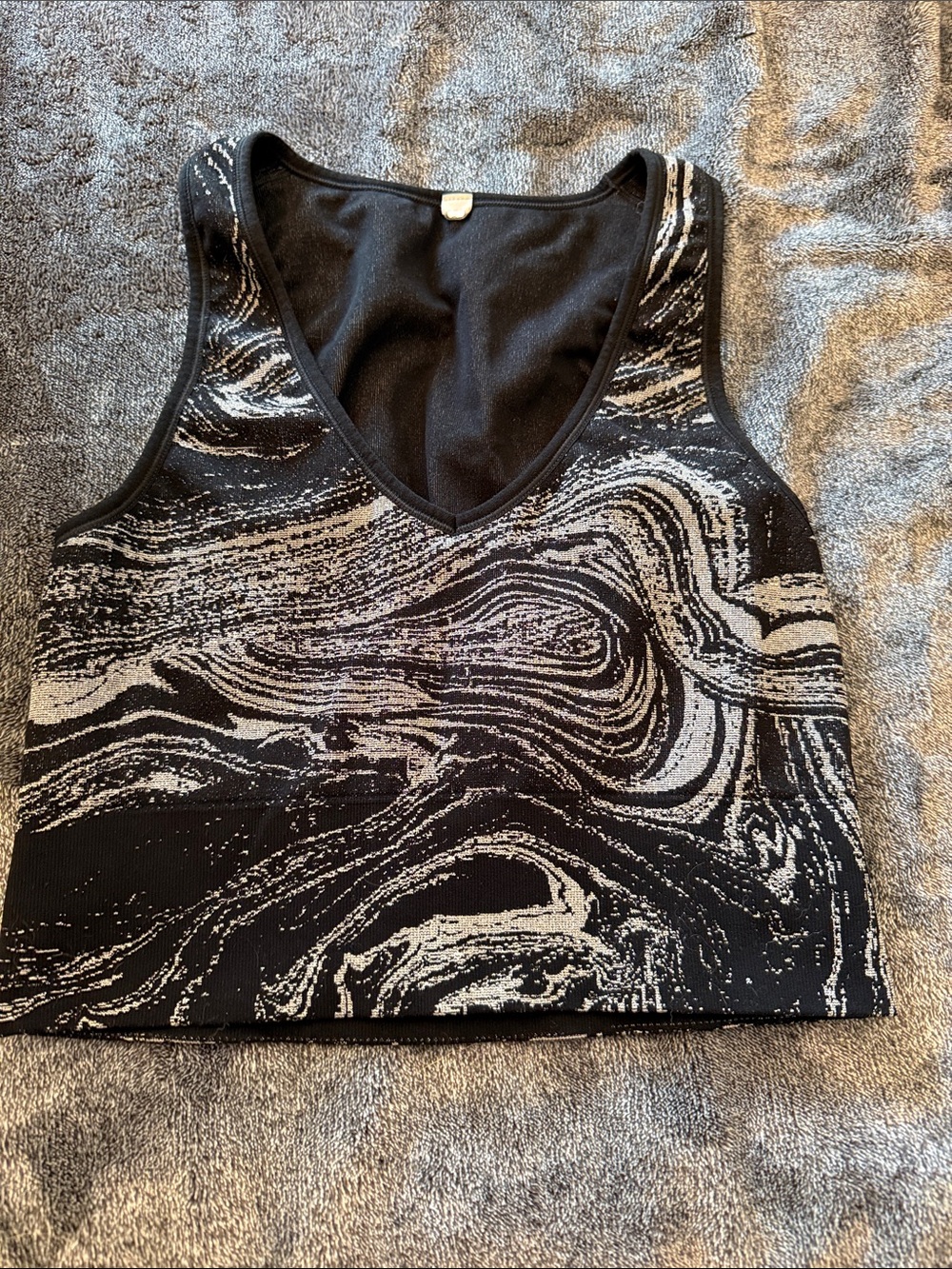 Athleta Women's Black & White V-Neck Patterned Tank Top